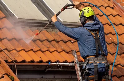 Démoussage et hydrofuge de toiture à Conand